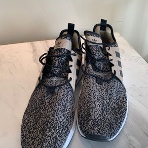 Adidas sneaker never worn